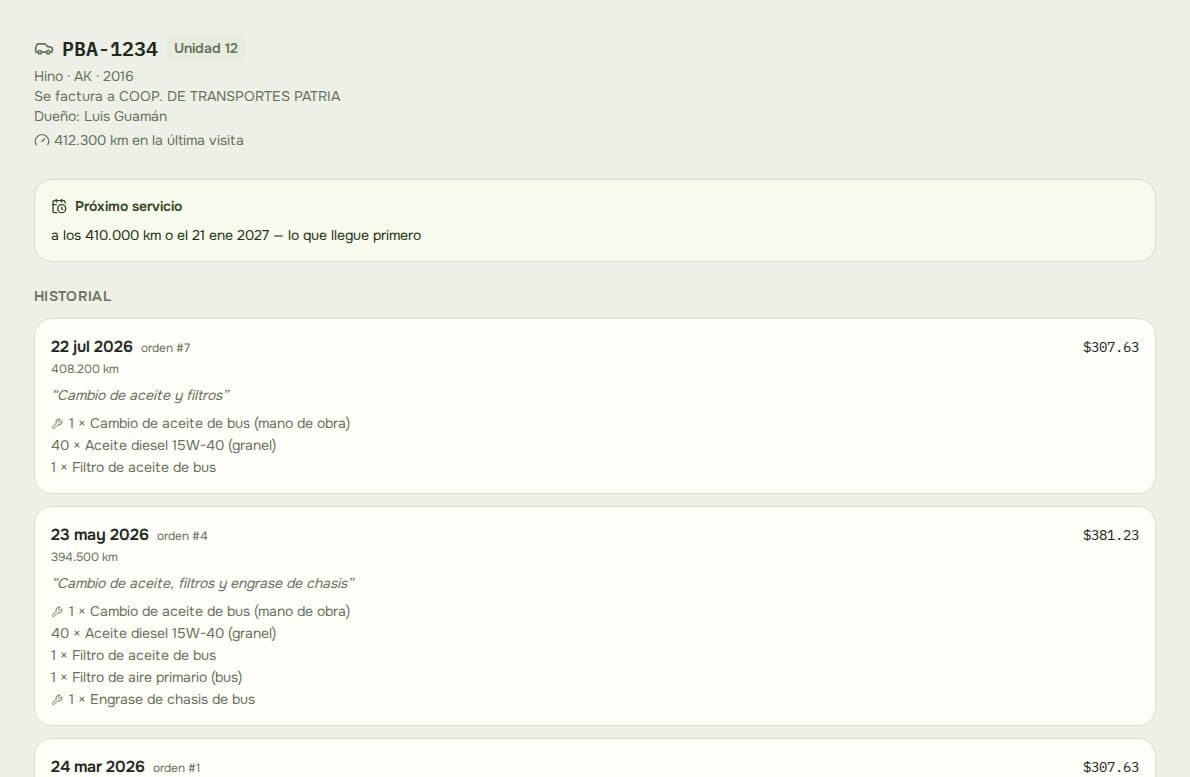 Pantalla del vehículo de placa PBA-1234 en Michinauta ERP con el próximo servicio y el historial de visitas con sus líneas y totales